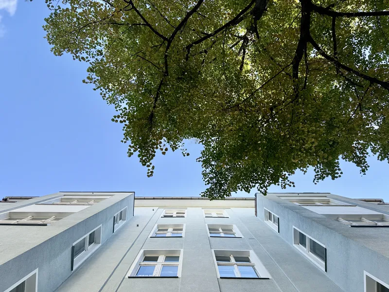 Gemütliche Altbauwohnung direkt am Ku´Damm! — photo 1